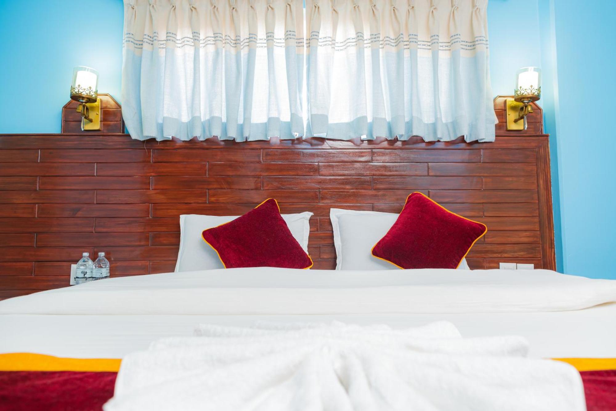 Hotel The Billabong Garden Pokhara Exterior foto