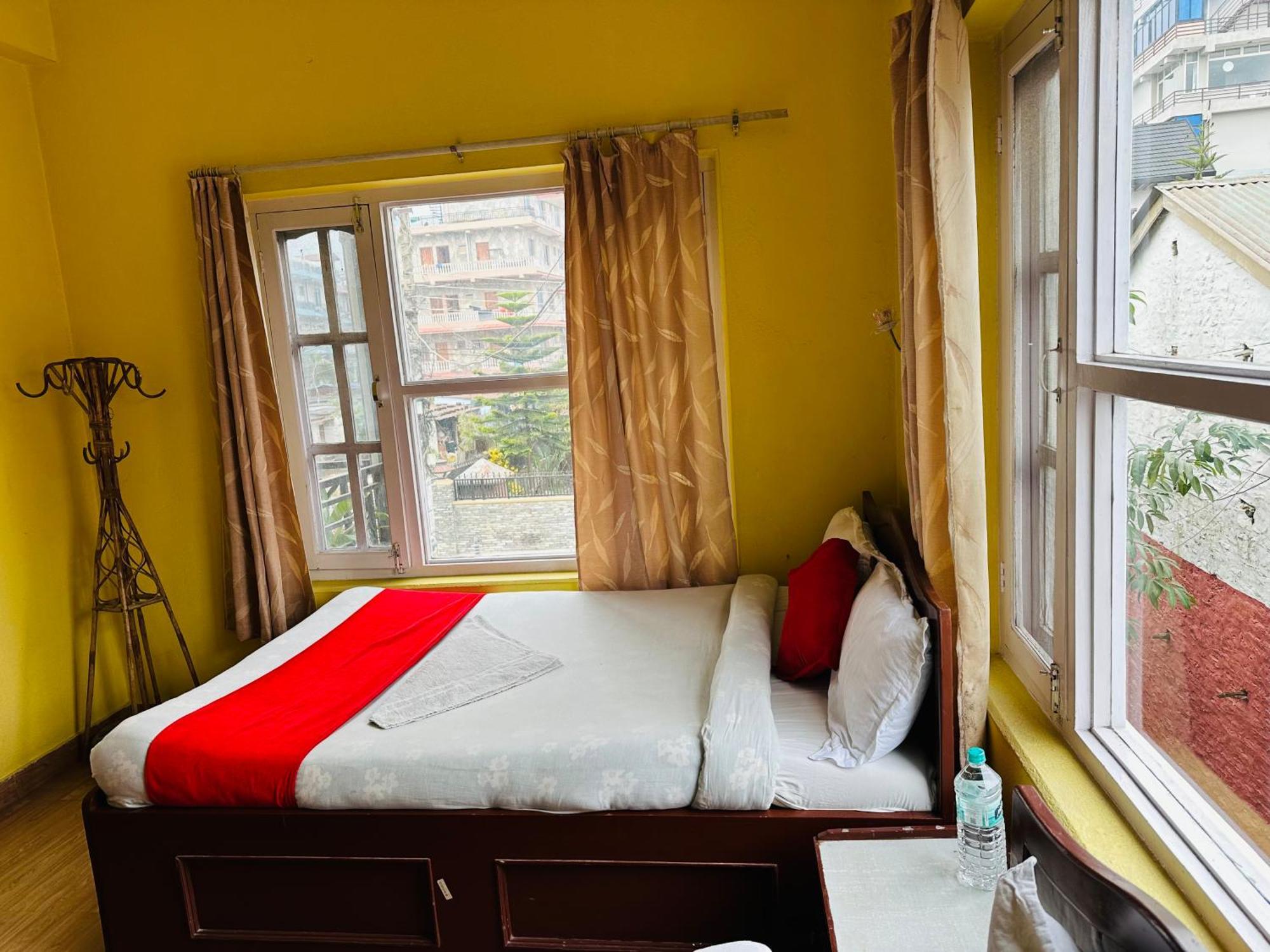 Hotel The Billabong Garden Pokhara Exterior foto