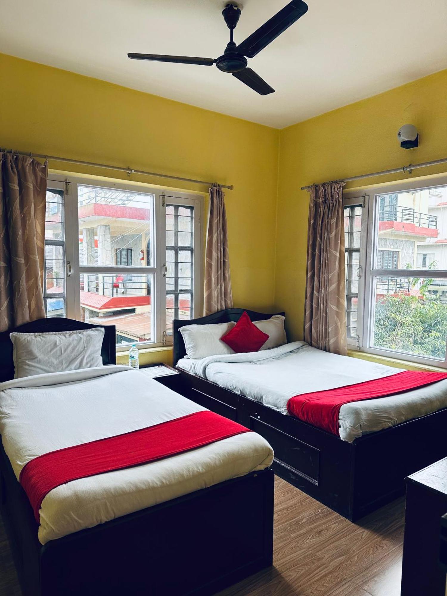 Hotel The Billabong Garden Pokhara Exterior foto